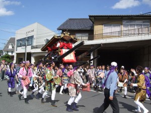 秋祭り駅前