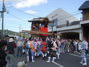 秋祭り駅前にて